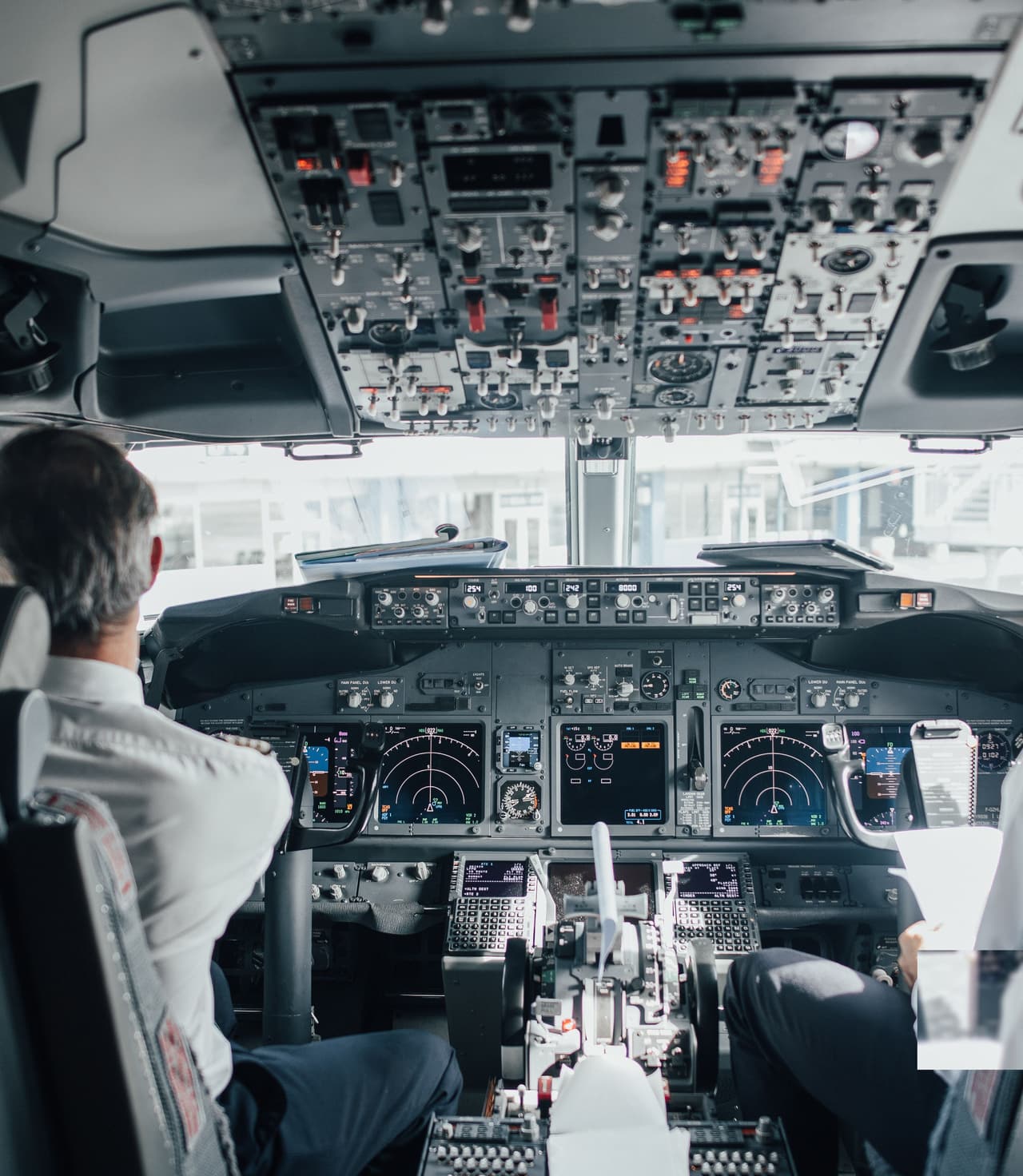 Airliner flight deck